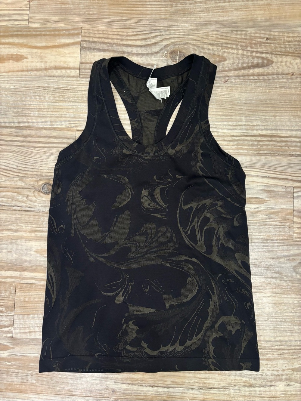MOVING SALE: Athleta Printed Momentum Tank